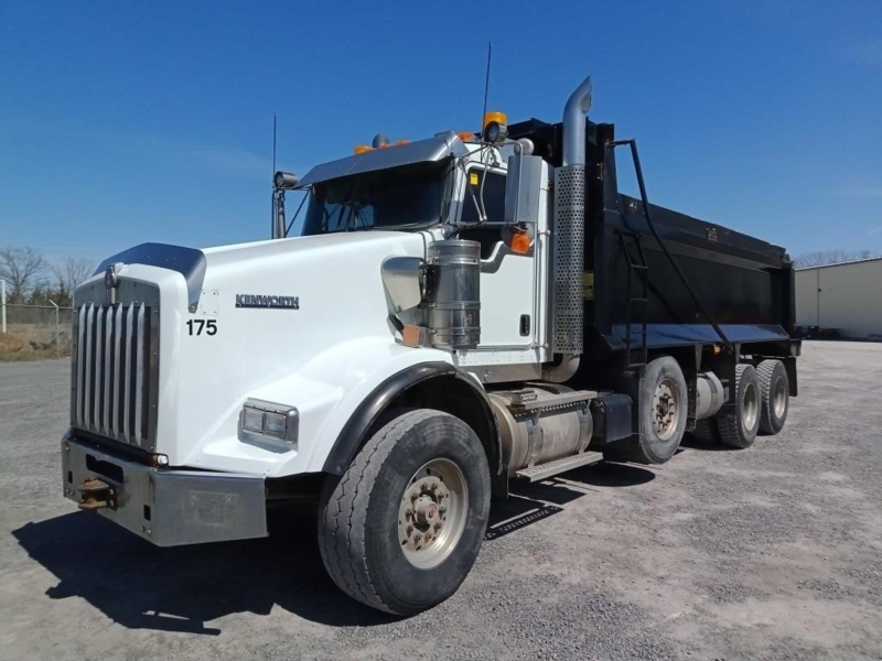 2016 Kenworth T800 Dump Truck photo